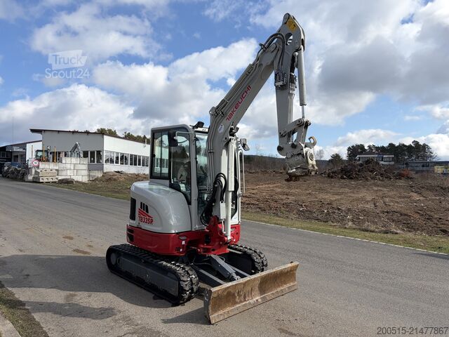 Mini-pelle Takeuchi TB 335 R