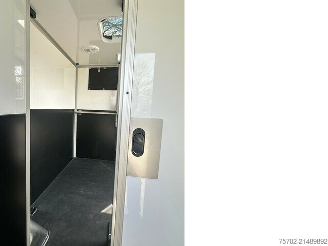 Furgon Renault Master Haras 1-2 Pferde