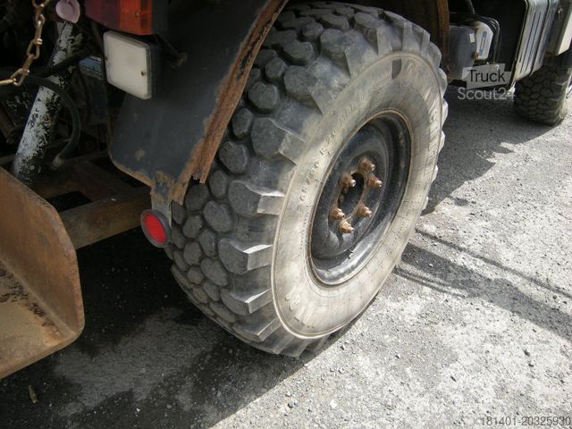 Trójstronna wywrotka UNIMOG Unimog U1250 mit Kran