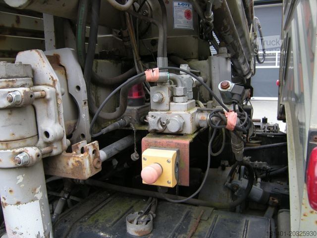 Trójstronna wywrotka UNIMOG Unimog U1250 mit Kran