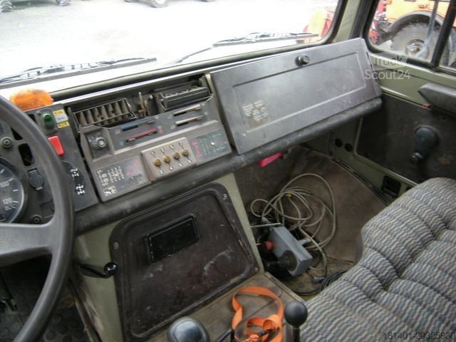 Trójstronna wywrotka UNIMOG Unimog U1250 mit Kran