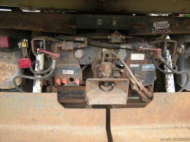 Trójstronna wywrotka UNIMOG Unimog U1250 mit Kran