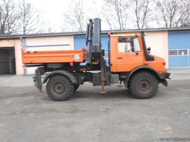 Camião basculante UNIMOG U1450 427/11 mit Kran