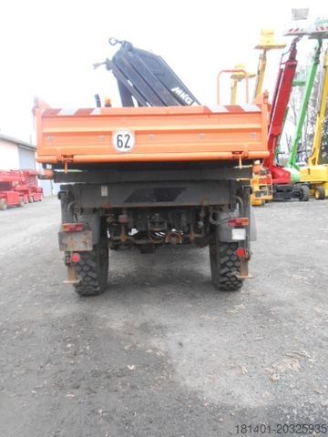 Camião basculante UNIMOG U1450 427/11 mit Kran