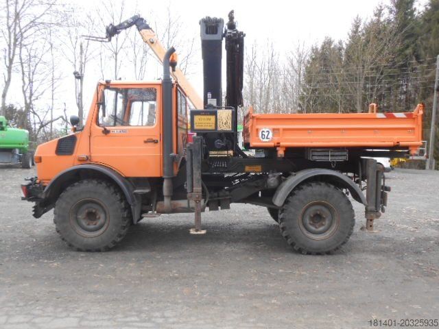Camião basculante UNIMOG U1450 427/11 mit Kran