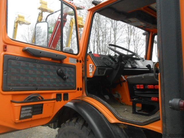 Camião basculante UNIMOG U1450 427/11 mit Kran