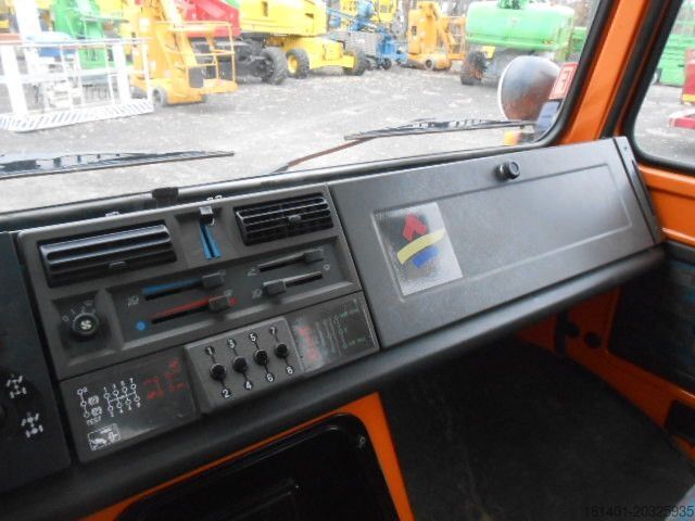 Camião basculante UNIMOG U1450 427/11 mit Kran