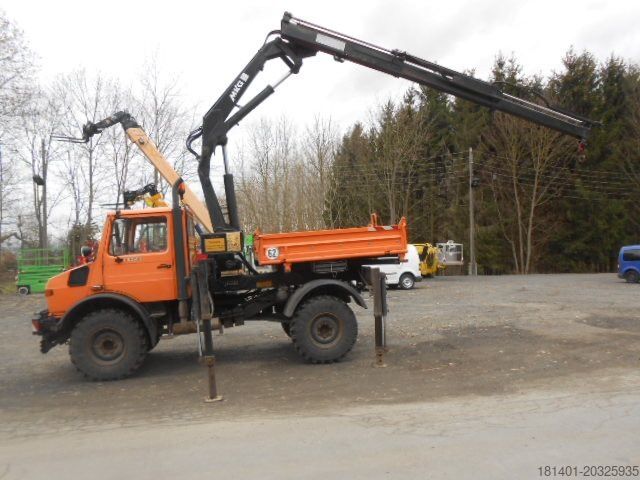 Camião basculante UNIMOG U1450 427/11 mit Kran