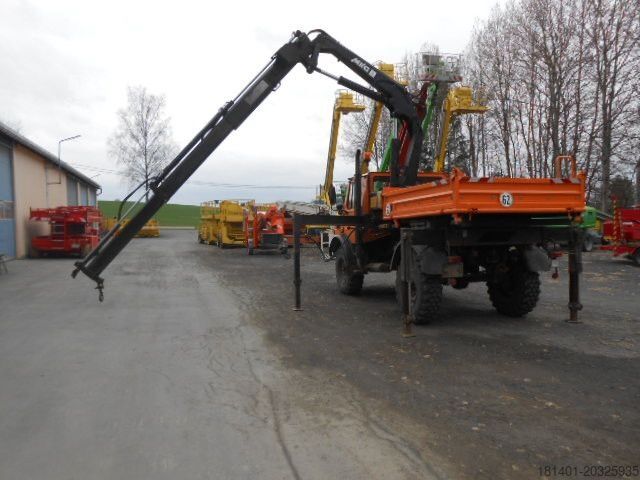 Camião basculante UNIMOG U1450 427/11 mit Kran