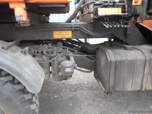 Camião basculante UNIMOG U1450 427/11 mit Kran