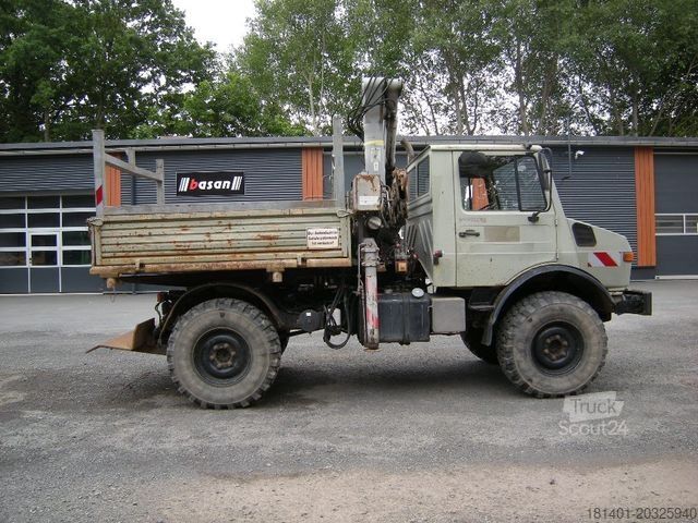Furgón volquete trilateral MERCEDES-BENZ Unimog U1250 mit Kran MKG 105
