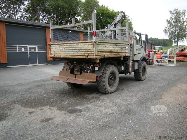 Furgón volquete trilateral MERCEDES-BENZ Unimog U1250 mit Kran MKG 105