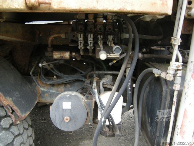 Furgón volquete trilateral MERCEDES-BENZ Unimog U1250 mit Kran MKG 105