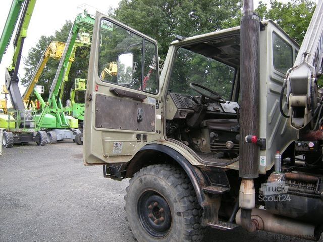 Furgón volquete trilateral MERCEDES-BENZ Unimog U1250 mit Kran MKG 105