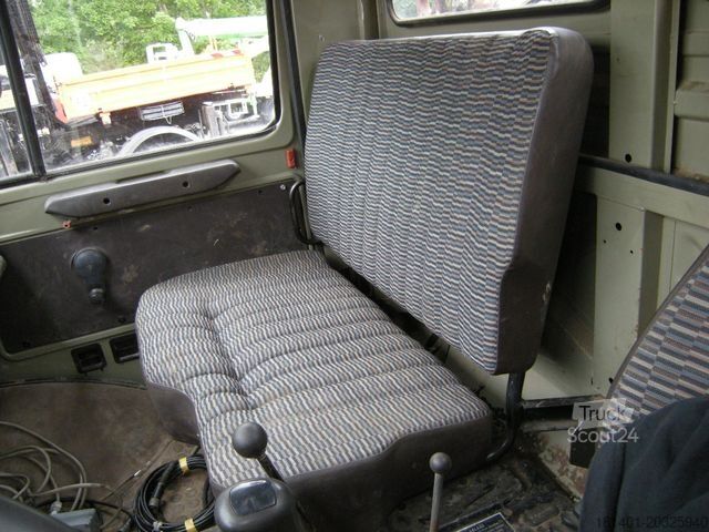 Furgón volquete trilateral MERCEDES-BENZ Unimog U1250 mit Kran MKG 105