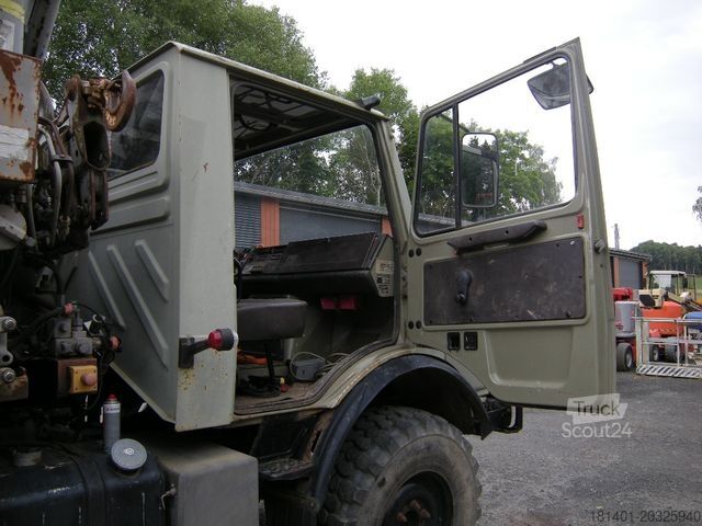 Furgón volquete trilateral MERCEDES-BENZ Unimog U1250 mit Kran MKG 105