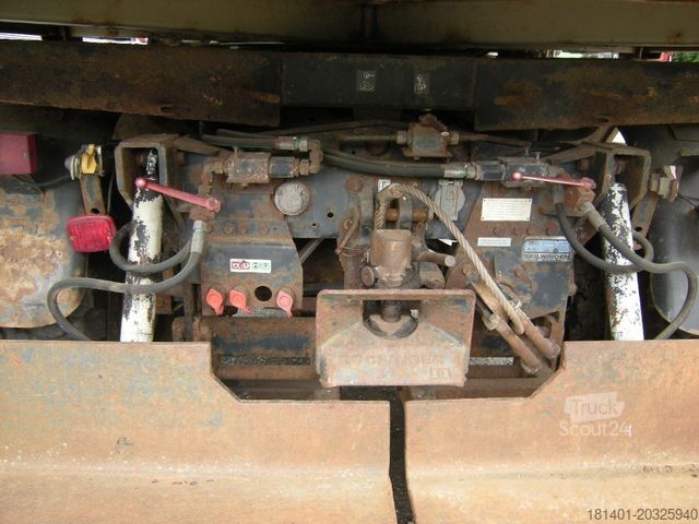 Furgón volquete trilateral MERCEDES-BENZ Unimog U1250 mit Kran MKG 105