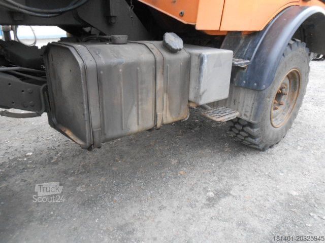 Camião basculante MERCEDES-BENZ U1450 427/11 mit Kran