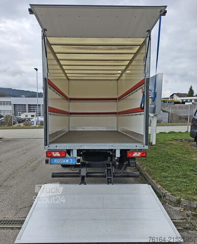 Transporter mit Koffer Ford Transit