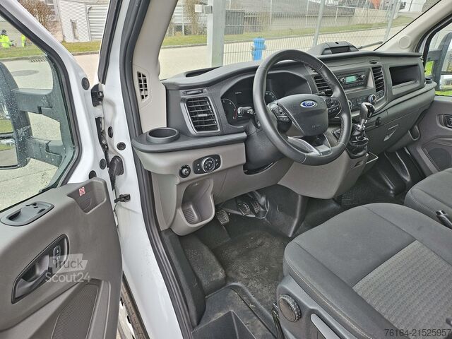 Transporter mit Koffer Ford Transit