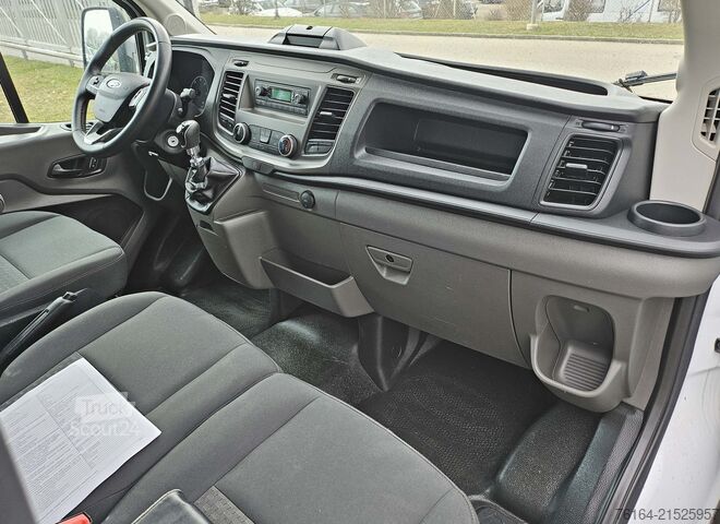 Transporter mit Koffer Ford Transit