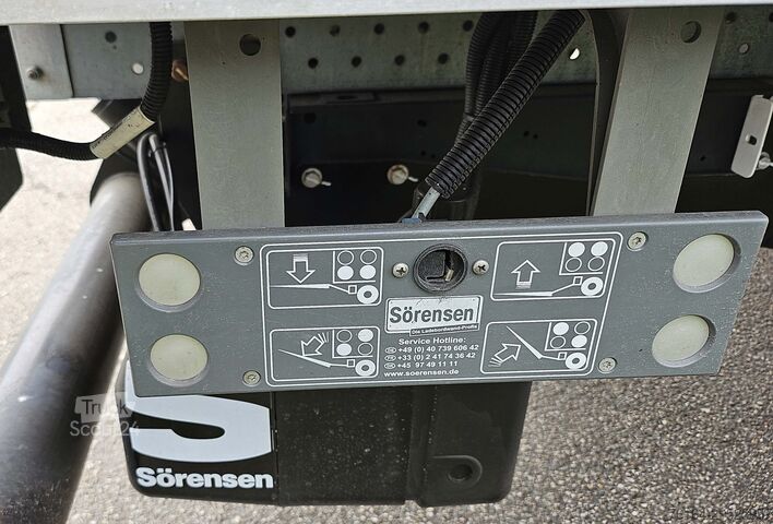 Transporter mit Koffer Ford Transit