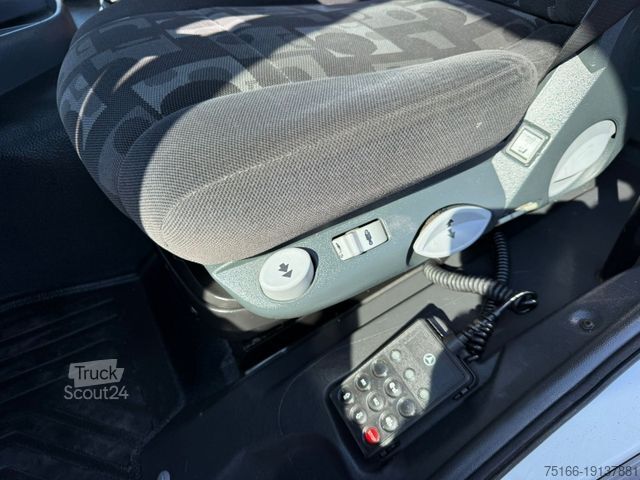 Vrachtauto met open laadbak MERCEDES-BENZ AXOR 2543 L Pritsche 6,45 m KRAN PK 20002*FUNK