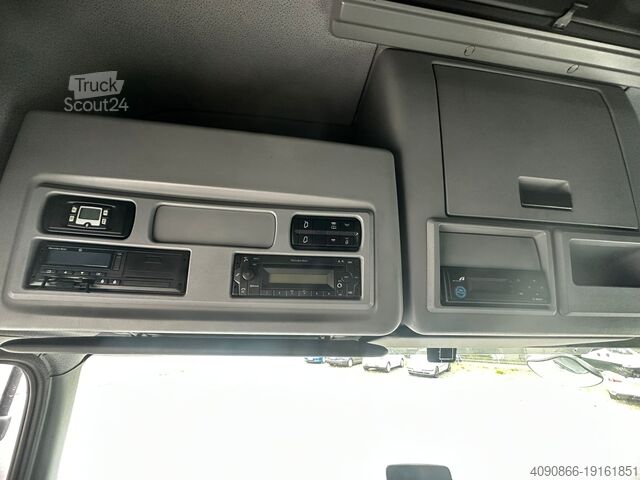 Nákladní automobil s plošinou a plachtou Mercedes-Benz Atego 1230L