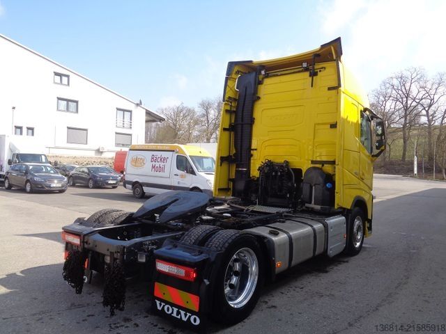 Standardni vlačilec VOLVO FH460 verstellbare Sattelkupplung 2x Tank