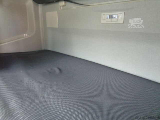 Standardni vlačilec VOLVO FH460 verstellbare Sattelkupplung 2x Tank