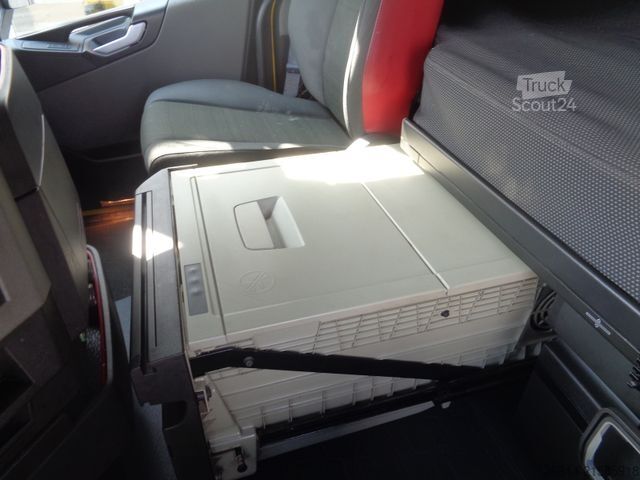 Standardni vlačilec VOLVO FH460 verstellbare Sattelkupplung 2x Tank