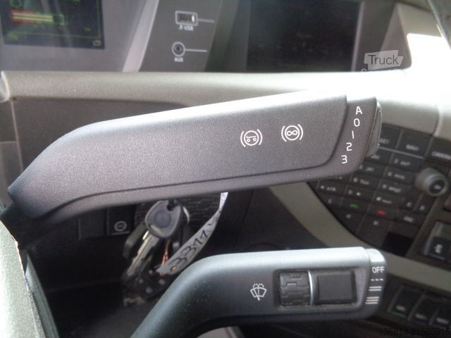 Standardni vlačilec VOLVO FH460 verstellbare Sattelkupplung 2x Tank