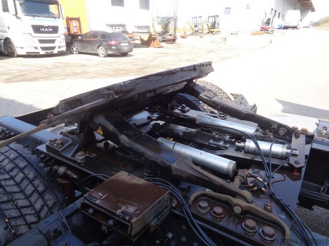 Standardni vlačilec VOLVO FH460 verstellbare Sattelkupplung 2x Tank