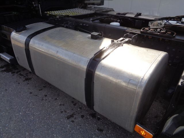 Standardni vlačilec VOLVO FH460 verstellbare Sattelkupplung 2x Tank