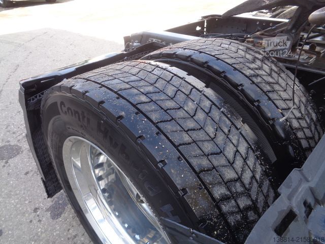 Standardni vlačilec VOLVO FH460 verstellbare Sattelkupplung 2x Tank