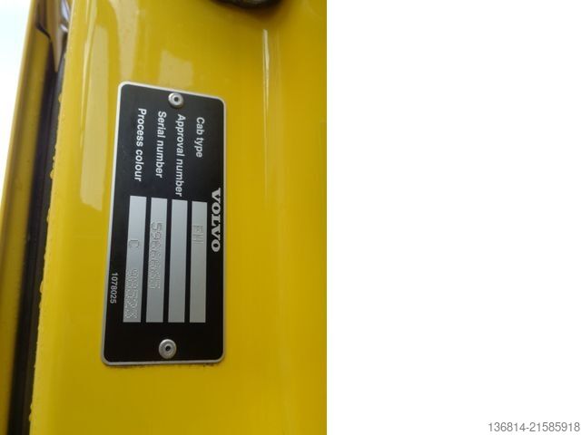 Standardni vlačilec VOLVO FH460 verstellbare Sattelkupplung 2x Tank