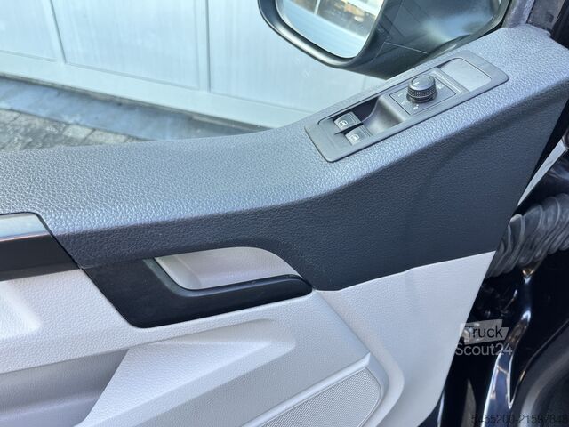 High-roof van Volkswagen Transporter 2.0 TDI L1H1 Airco Trekhaak 2200kg ...