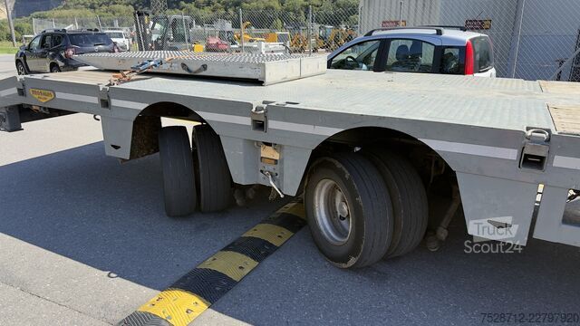Semi-remorque surbaissée pour le transport de machines de construction Broshuis 2 ABSD-38