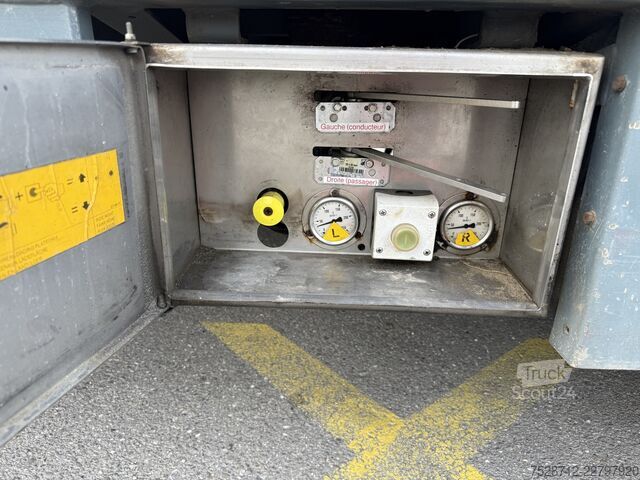 Semi-remorque surbaissée pour le transport de machines de construction Broshuis 2 ABSD-38