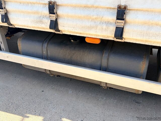 Camión plataforma con toldo RENAULT MIDLUM 290 DXI / SCHLAFKABINE / EURO 5
