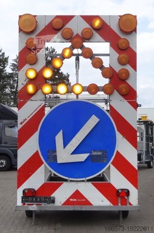 Prikolica Berghaus AM3 Verkehrsleitanhänger Absperrtafel