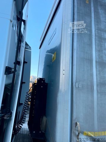 Ανοιχτό ημιρυμουλκούμενο με μουσαμά KÖGEL SN24 Tautliner 3 Achs Liftachse 6710Kg