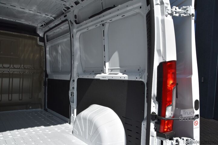 Høy tak varebil FIAT Ducato 35 L2H2 140 MT Tachograph AHK Allwetterre