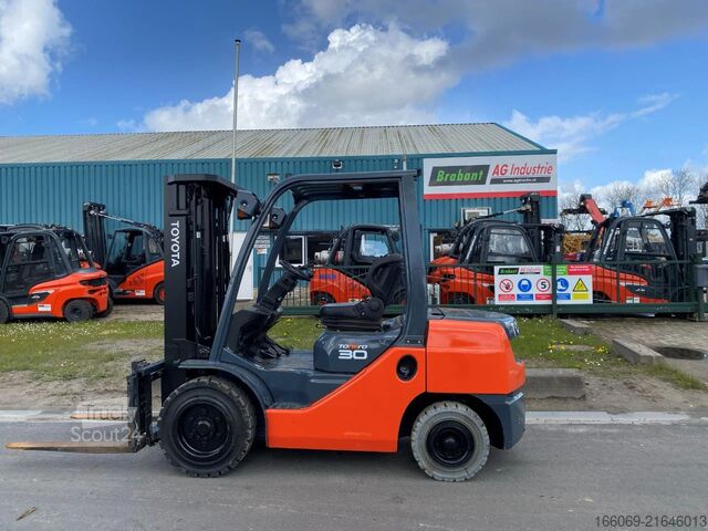 Wózek widłowy Toyota 02-8FDF30