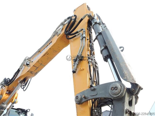 Rupsgraver LIEBHERR R926