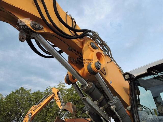 Rupsgraver LIEBHERR R926