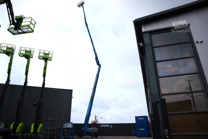 Plate-forme de travail télescopique articulée Genie Z135/70 Diesel, 4x4x4 Drive, 43m Lifting Height, 2