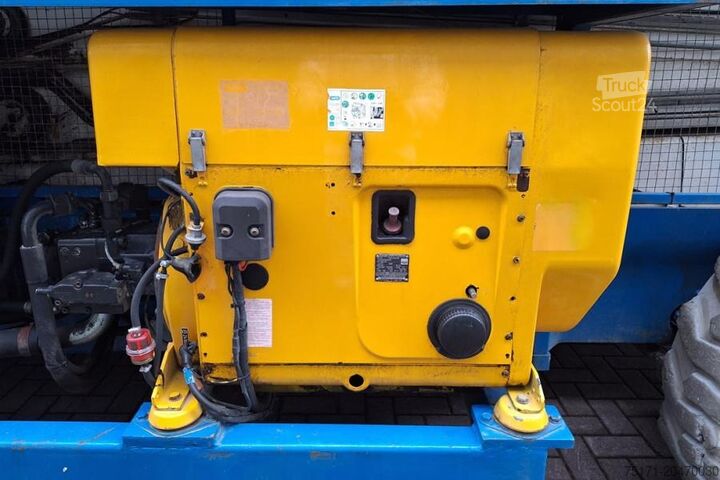 Pont élévateur à ciseaux Holland Lift Megastar G320DL30 4WDS/N Diesel, 4x4x4 Drive, 34m