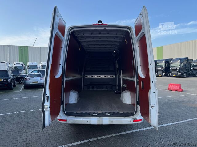 Fourgon tôlé Mercedes-Benz Sprinter 319 1.9 CDI / L4 H2 / RWD / Navi / APK...
