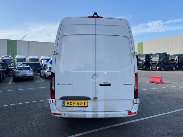 Fourgon tôlé Mercedes-Benz Sprinter 319 1.9 CDI / L4 H2 / RWD / Navi / APK...